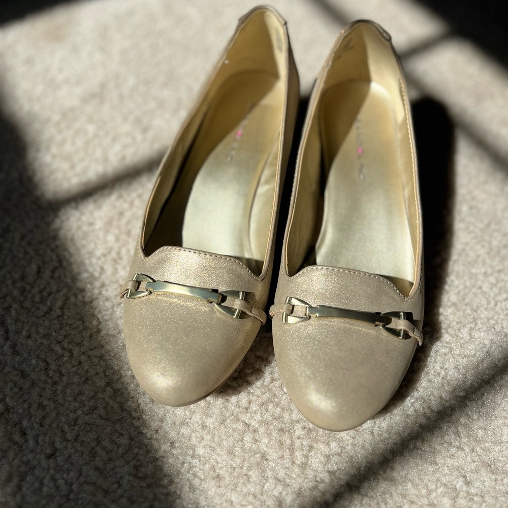Bandolino | Women’s 7.5 | Gold Wedge